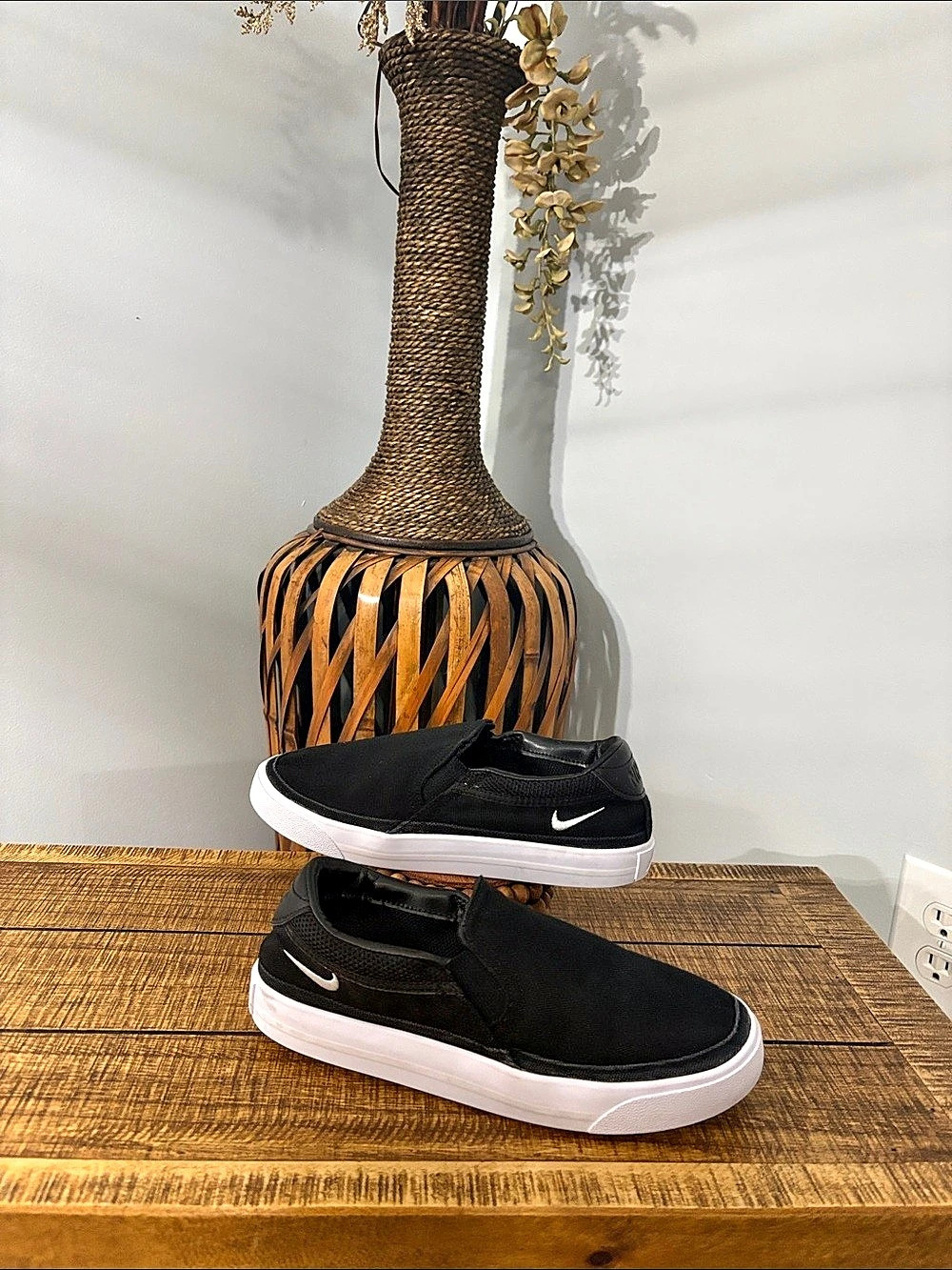 Nike CWS640 Black & White Slip On Sneakers US 6
